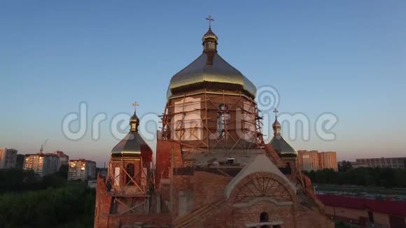 乌克兰利沃夫建造教堂的空中景观视频的预览图