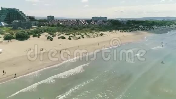 海滩水的美丽色彩安娜帕视频的预览图