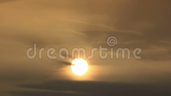 柠檬色天空的日出视频的预览图
