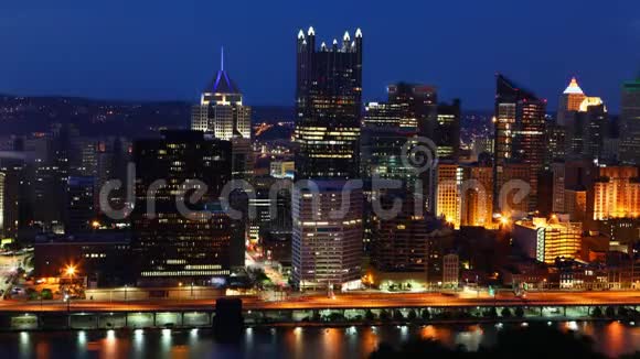 每天晚上匹兹堡宾夕法尼亚州的天际线视频的预览图