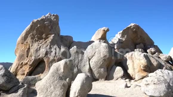 著名而美丽的鹰岩在PCT小径视频的预览图