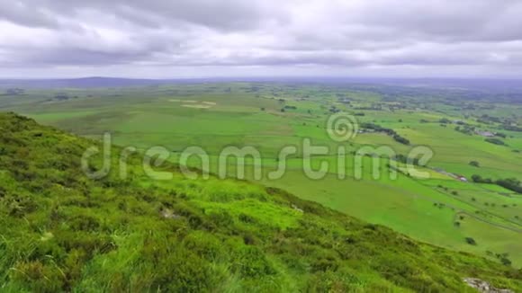 从斯莱米什山全景北爱尔兰安特里姆县英国视频的预览图