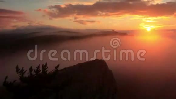 时光流逝日出在山中艾佩特里视频的预览图