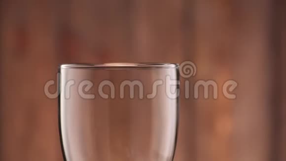 杯子里的可乐视频的预览图