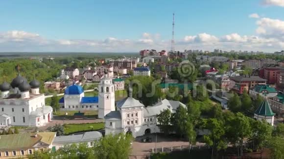 俄罗斯基洛夫市拥有设想大教堂贝尔弗里教堂和圣尼古拉门教堂的乌斯彭斯基设想特里丰诺夫修道院视频的预览图