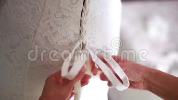 绑白新娘的伴郎视频的预览图