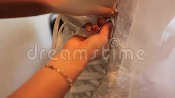 绑白新娘的伴郎视频的预览图