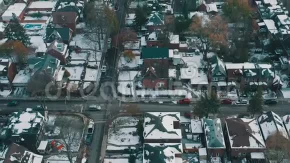 在降雪后拍摄了多伦多附近的飞机视频的预览图