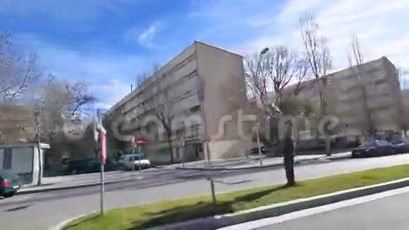 巴塞罗那摄像机车中的拉米纳郊区居民区视频的预览图