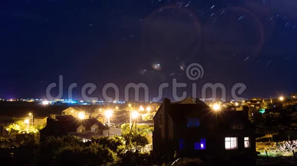 亚美尼亚埃里温房屋上空星线夜间运动视频的预览图