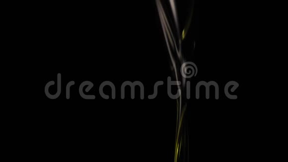 橄榄向日葵玉米油倒在黑色背景上慢动作视频的预览图