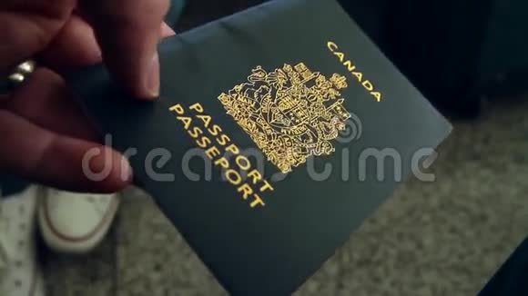 加拿大护照视频的预览图