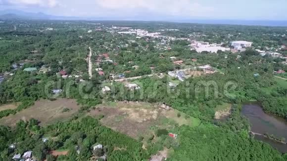 以海上和机场为背景的Princesa港城市景观巴拉望菲律宾视频的预览图