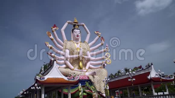 普莱莱莱姆寺观音雕像岛上主要标志和流行地标旅游和观光视频的预览图