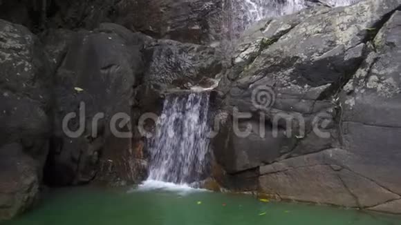 泰国苏梅岛的宗饶瀑布视频的预览图