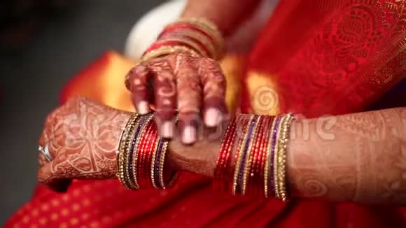 印度教新娘准备结婚视频的预览图