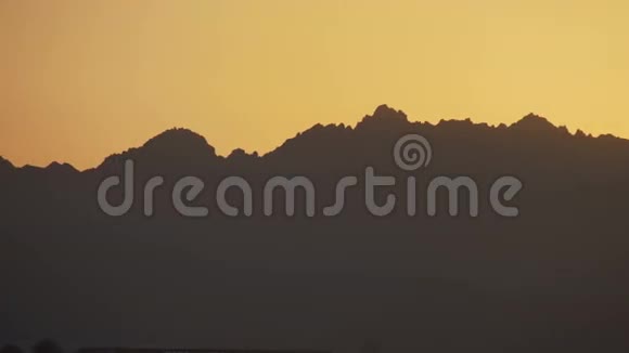 沙漠山脉全景视频的预览图