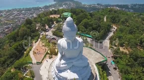普吉大佛大理石雕像从上面看高清空中镜头泰国视频的预览图