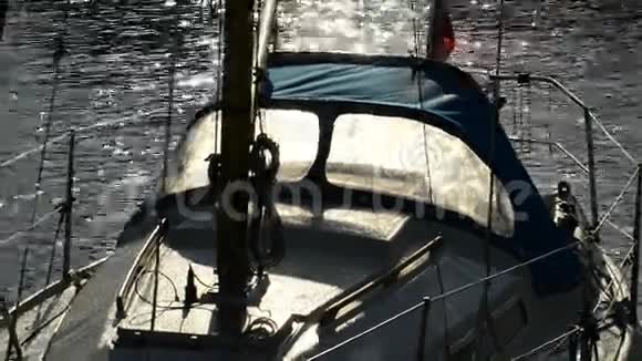 海港的帆船视频的预览图