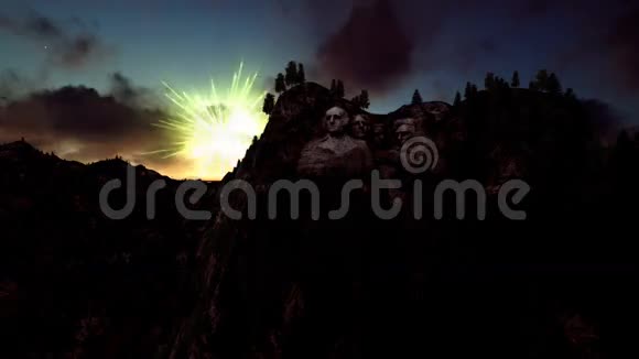 拉什莫尔山7月4日日落时的烟花视频的预览图