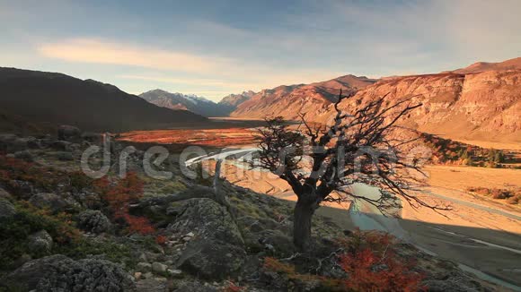山谷日落阿根廷巴塔哥尼亚视频的预览图