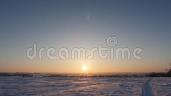 日出过冬雪满村视频的预览图