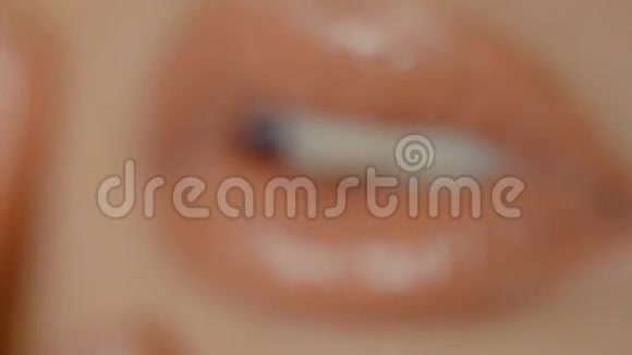 女脸碎片嘴唇特写视频的预览图