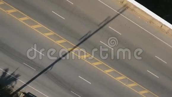 空中在泰国沥青路上方飞行高清视频的预览图