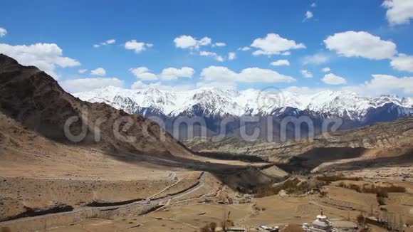 喜马拉雅山景观和拉达克山谷的鸟瞰图视频的预览图