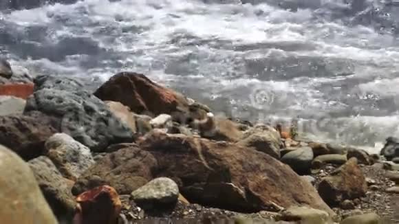 山河岩石石头视频的预览图