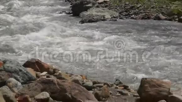 山河岩石石头视频的预览图