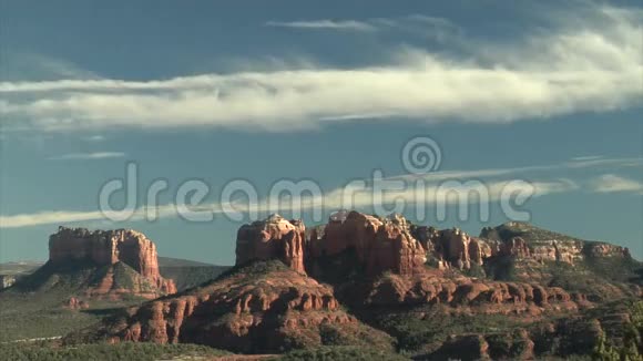 美丽的天空美丽的红岩山视频的预览图