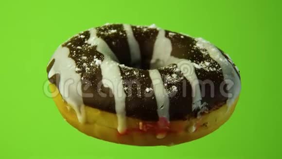 美味的甜甜甜圈旋转视频的预览图