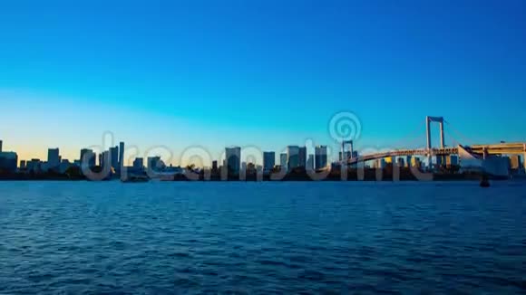 东京大叶彩虹桥日落时间视频的预览图