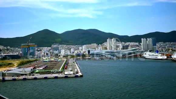 抵达韩国釜山港的广射游轮视频的预览图