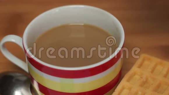 人加咖啡鲜奶油视频的预览图