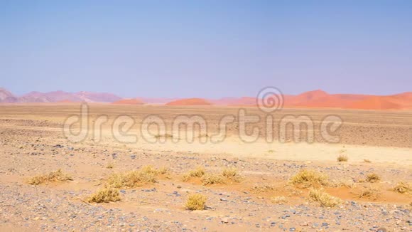 纳米布沙漠Sossusvlei的彩色沙丘和风景景观全景纳米布诺克洛夫特国家公园旅游目的地视频的预览图