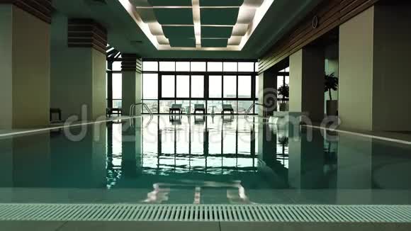 豪华酒店室内空泳池视频的预览图