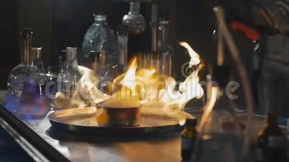 实验过程中发生爆炸化学实验室实验不成功视频的预览图