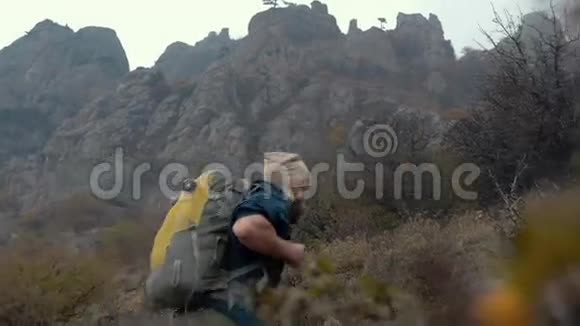登山背包客视频的预览图