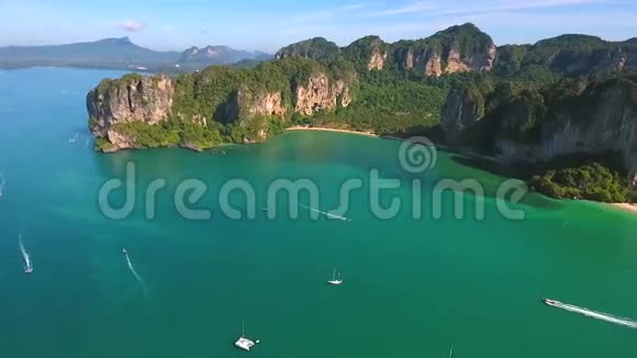 大众旅游雷利海滩高清慢运动鸟瞰泰国克拉比省奥昂视频的预览图