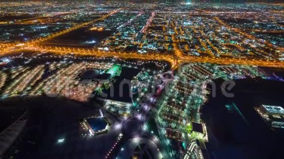 多哈卡塔尔从建筑物上方俯瞰城市时间推移市中心街道中东视频的预览图