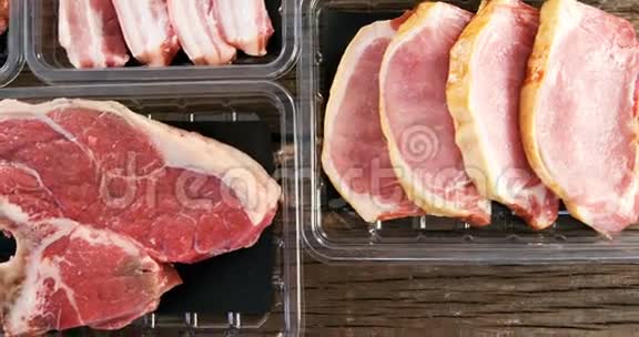 塑料容器中的各种肉视频的预览图