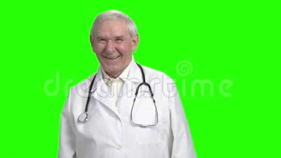 老医生笑的画像慢动作视频的预览图