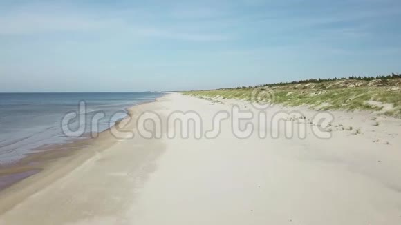 库洛尼亚国家公园白沙滩空中视频的预览图