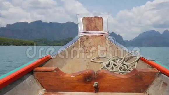 传统的泰国长尾船正面观车澜湖有山高清慢运动泰国范恩加视频的预览图