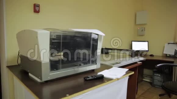 仓库在印刷现代印刷厂的印刷机设备视频的预览图