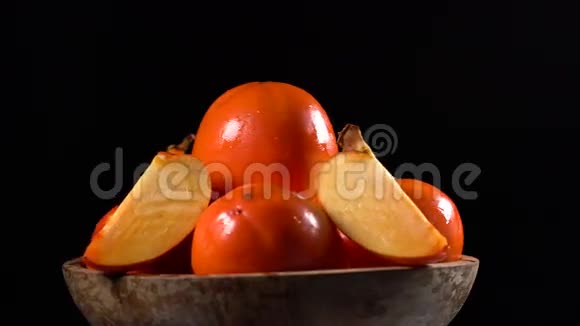 红色成熟的柿子旋转视频的预览图
