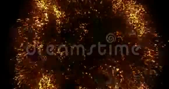 抽象宇宙色彩的残彩黄金蓝白爆炸冲击波温暖的金色火焰能量在黑色背景上视频的预览图