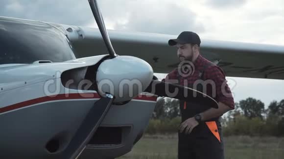 飞机机械抛光飞机视频的预览图